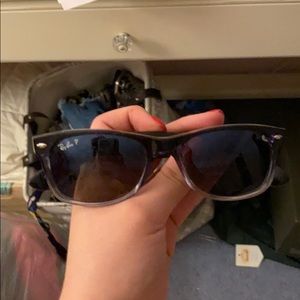 Polarized Navy Wayfarers